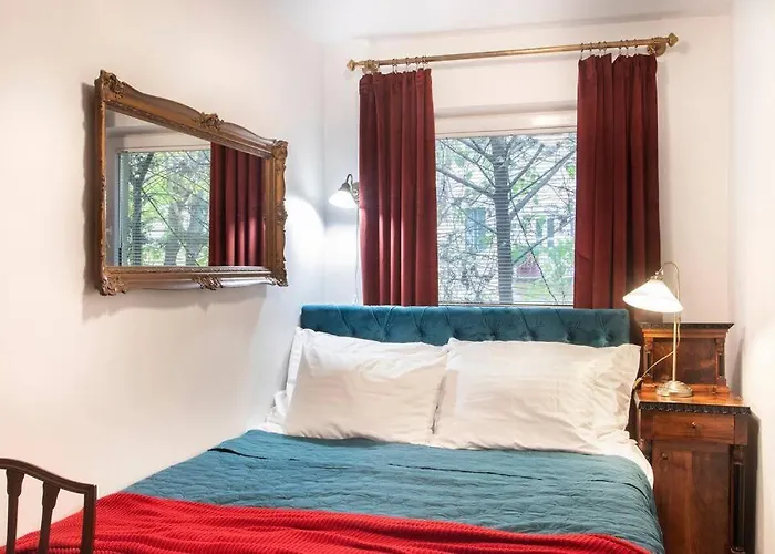 House W/castle View Garden, Wine, Garage, Netflix Budapest