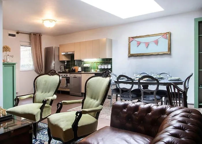 House W/castle View Garden, Wine, Garage, Netflix Holiday home Budapest