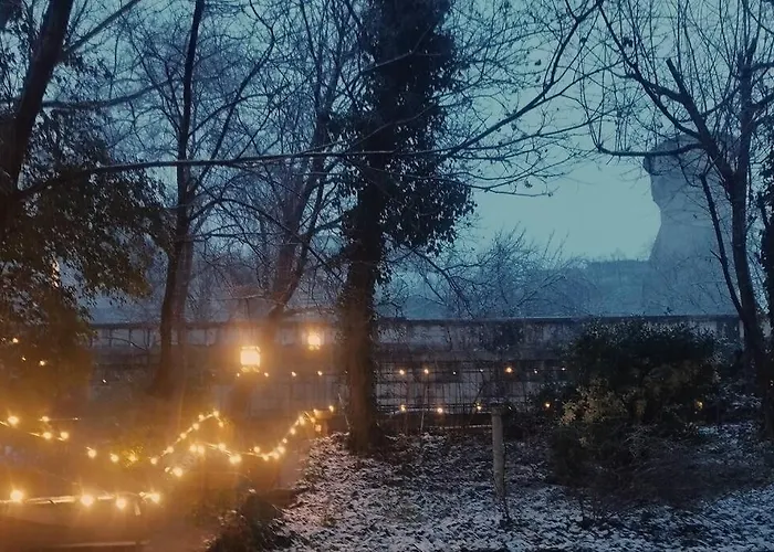 Holiday home House W/castle View Garden, Wine, Garage, Netflix Budapest