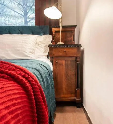 Holiday home House W/castle View Garden, Wine, Garage, Netflix Budapest