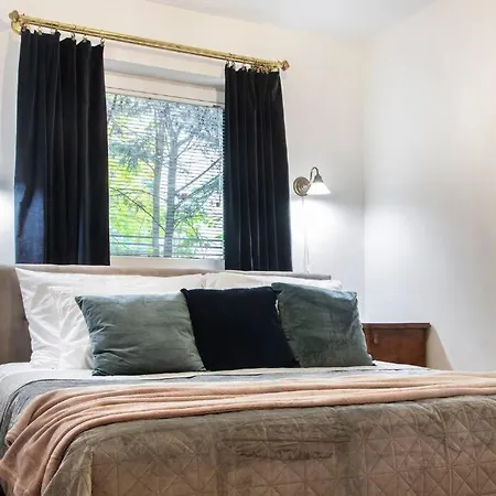 Dom wakacyjny House W/castle View Garden, Wine, Garage, Netflix *