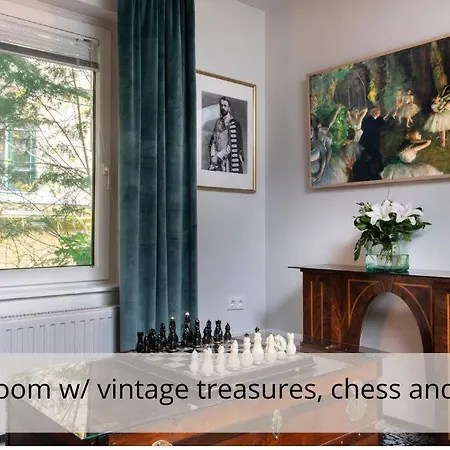 Semesterbostad House W/castle View Garden, Wine, Garage, Netflix *
