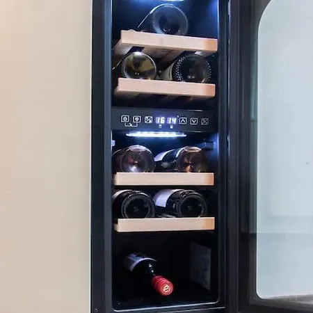 House W/castle View Garden, Wine, Garage, Netflix Budapeszt