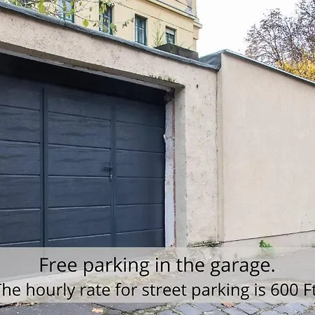 Semesterbostad House W/castle View Garden, Wine, Garage, Netflix