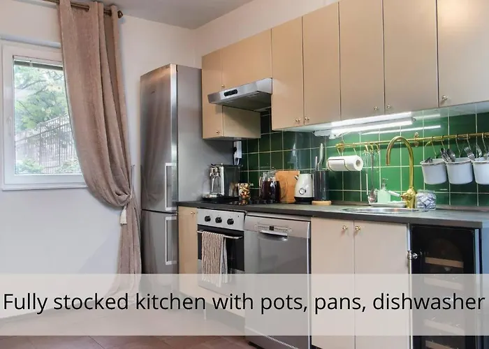 Casa vacanze House W/castle View Garden, Wine, Garage, Netflix Budapest