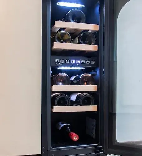 House W/castle View Garden, Wine, Garage, Netflix Budapest