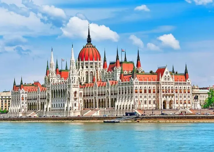 Casa vacanze House W/castle View Garden, Wine, Garage, Netflix