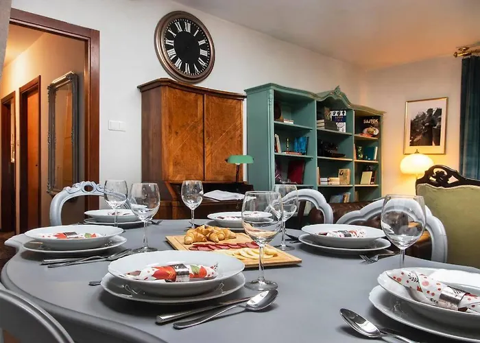 House W/castle View Garden, Wine, Garage, Netflix Casa vacanze