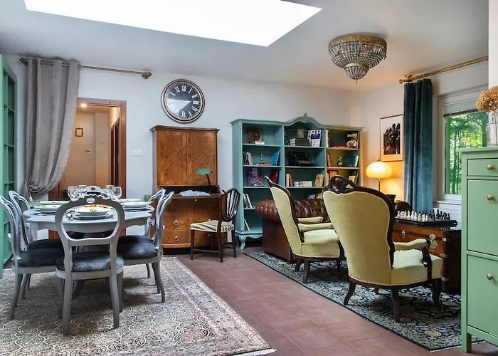 House W/castle View Garden, Wine, Garage, Netflix Casa vacanze Budapest